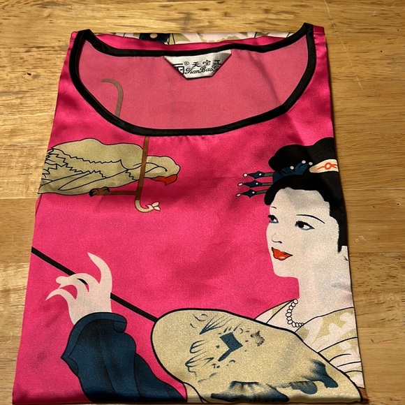 Beautiful never worn Pajama top bought in Japan. Made of silk very pretty. . - Picture 3 of 7